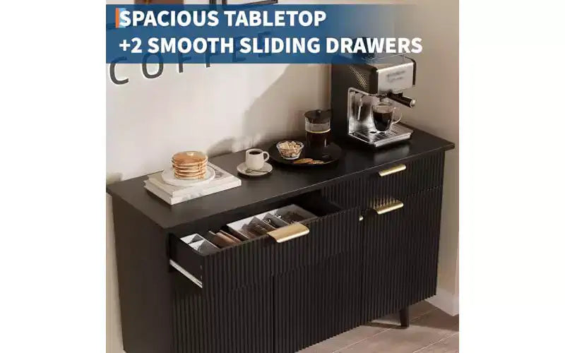 Credenza a buffet da 47" con ante scanalate e cassetti – Nero