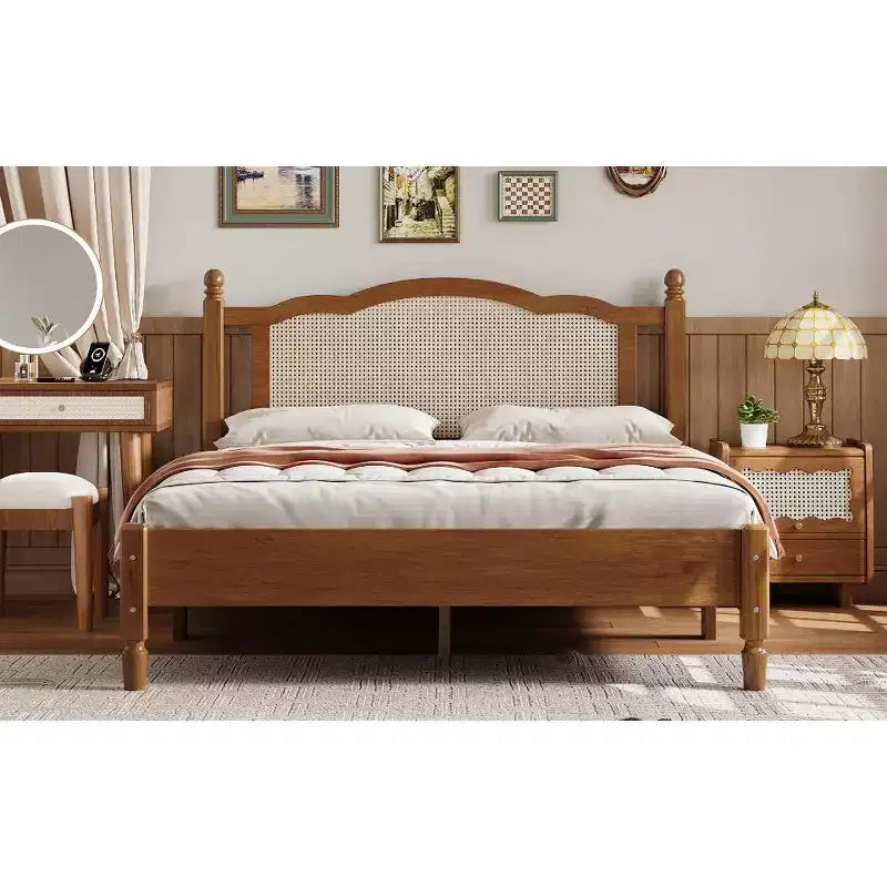 Letto a piattaforma matrimoniale in legno con testiera in rattan