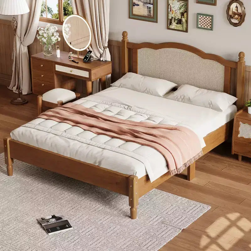 Letto a piattaforma matrimoniale in legno con testiera in rattan