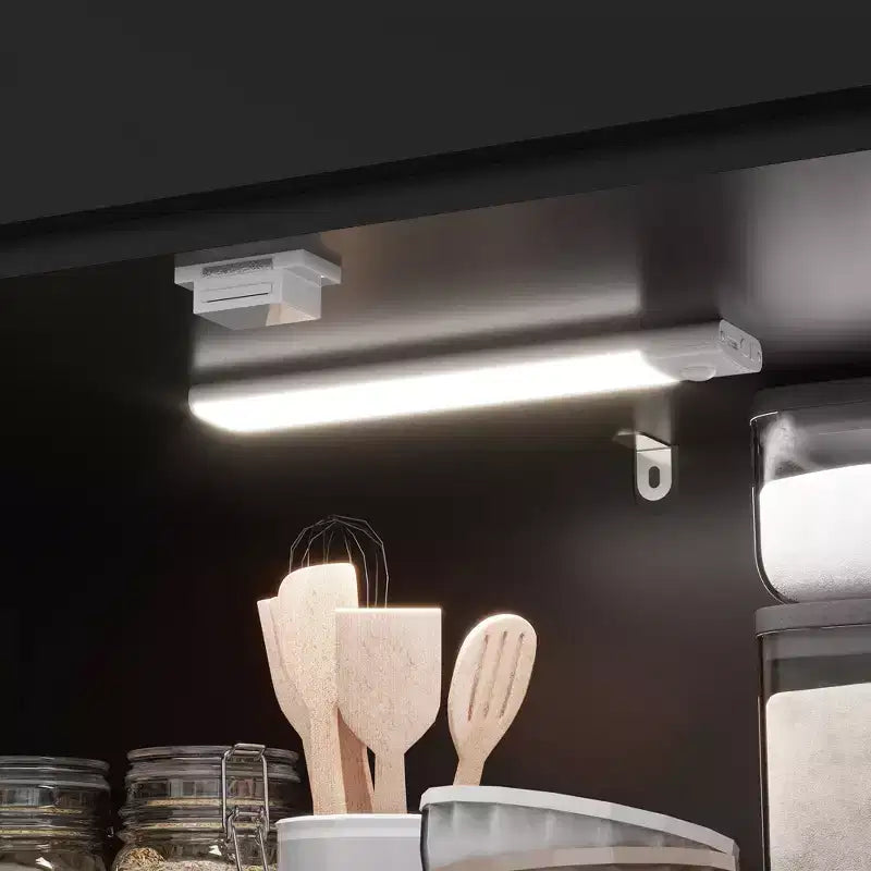 Dispensa da cucina a LED da 71 pollici con cassetto, ripiani regolabili e vano portaoggetti sull'anta